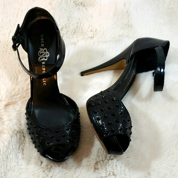 Rock & Republic Shoes - Rock & Republic~Size 9.5~Black Stiletto High Heel.